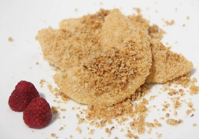 Himbeertascherl mit Nuss Schokolade Br&ouml;sel