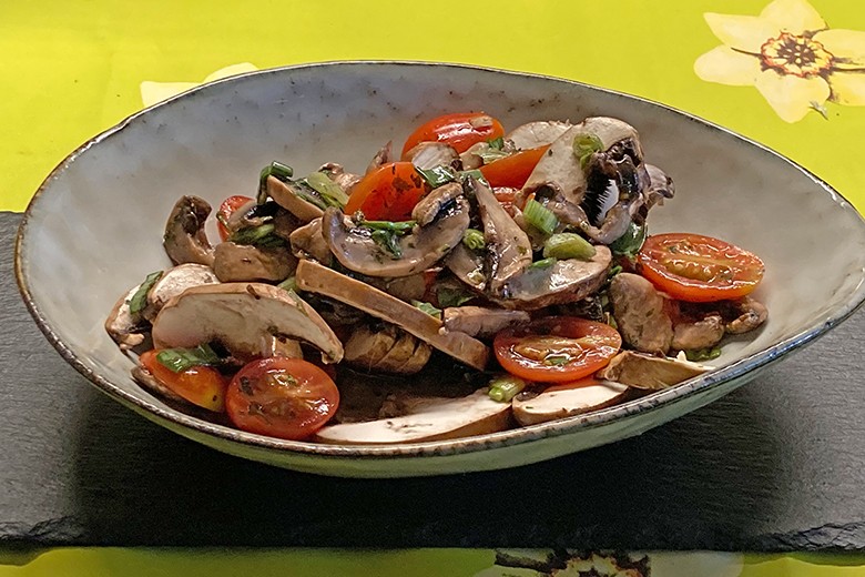 Roher Champignonsalat