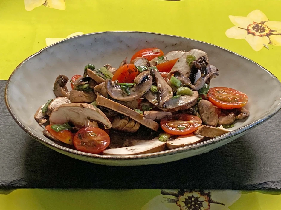 Roher Champignonsalat