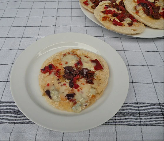 Heisses Fladenbrot pikant belegt