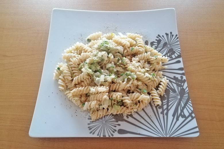 Dinkel-Fusilli mit Jungzwiebeln