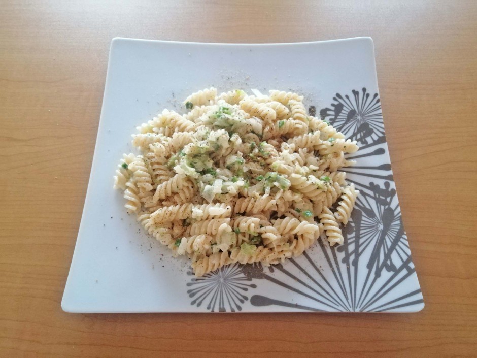 Dinkel-Fusilli mit Jungzwiebeln