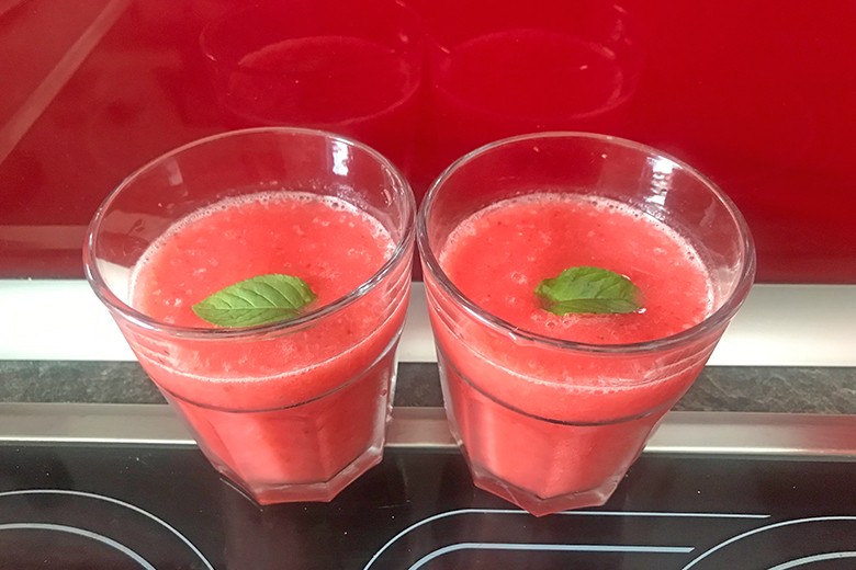 Erdbeer-Smoothie mit Minze