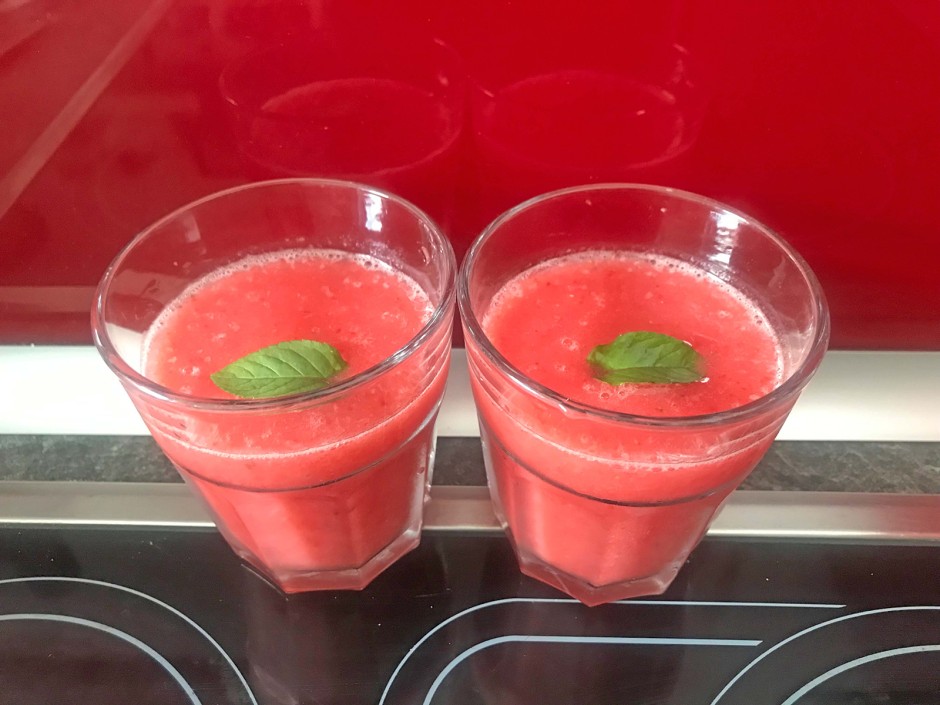 Erdbeer-Smoothie mit Minze