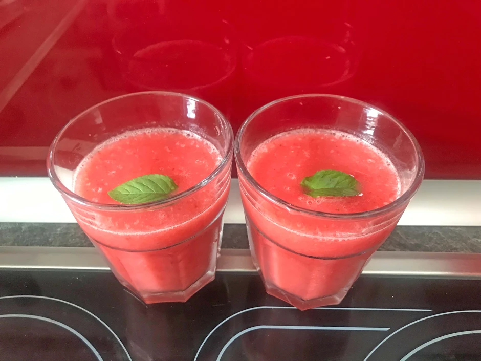 Erdbeer-Smoothie mit Minze