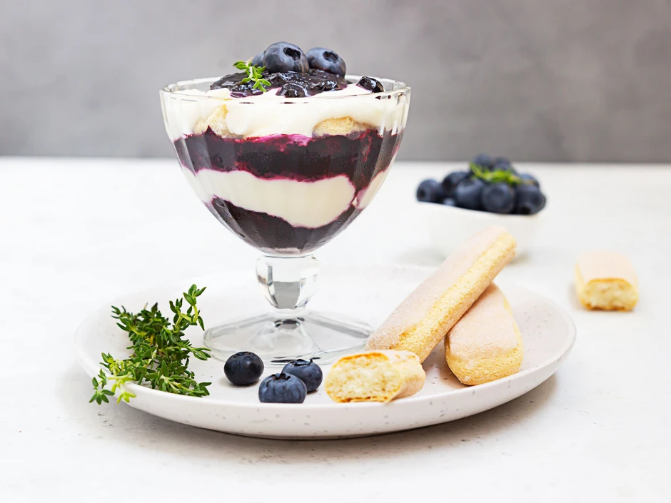 Fruchtiges Heidelbeer-Tiramisu
