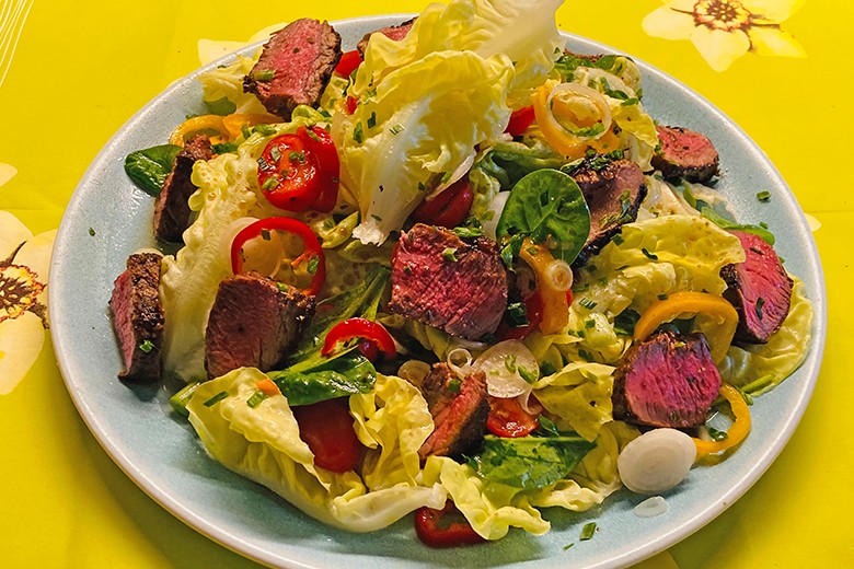 Frühlingssalat mit Rindersteak