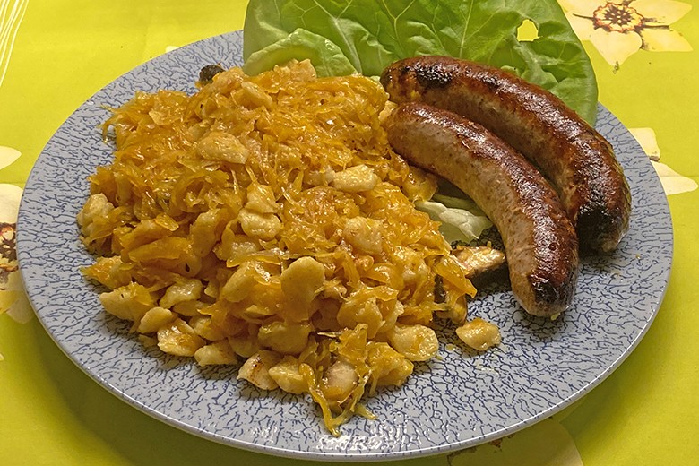 Mango-Curry-Sauerkraut-Spätzle