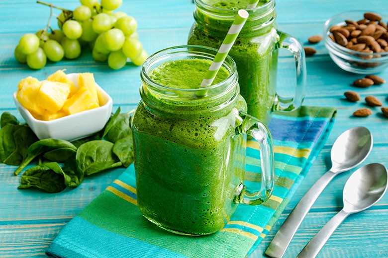 Grüner Smoothie mit Ananas