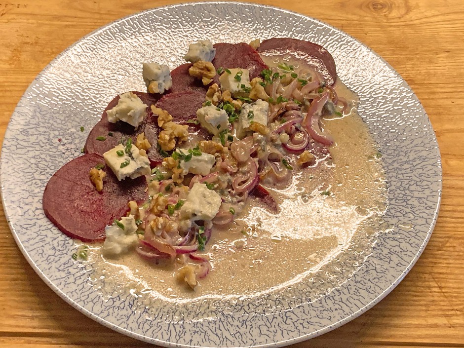 Carpaccio von Rote Rüben mit Gorgonzola