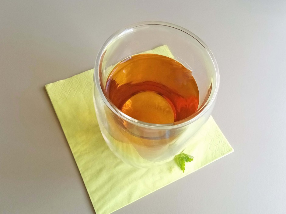 Brennnesseltee mit Zitrone