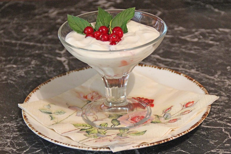Topfen-Früchte-Creme