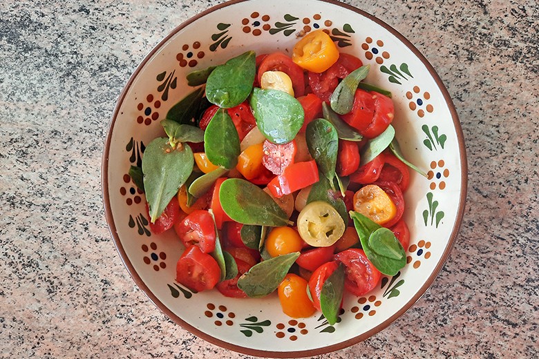 Tomatensalat mit Portulak