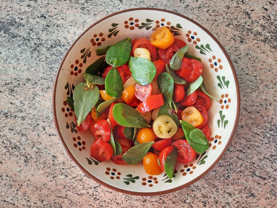 Tomatensalat mit Portulak