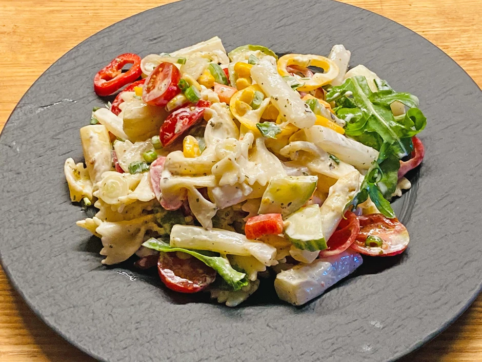 Bunter Nudelsalat mit Spargel