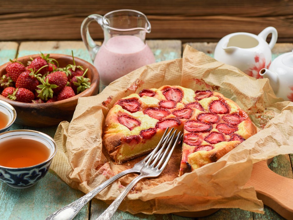 Topfentorte mit Erdbeeren