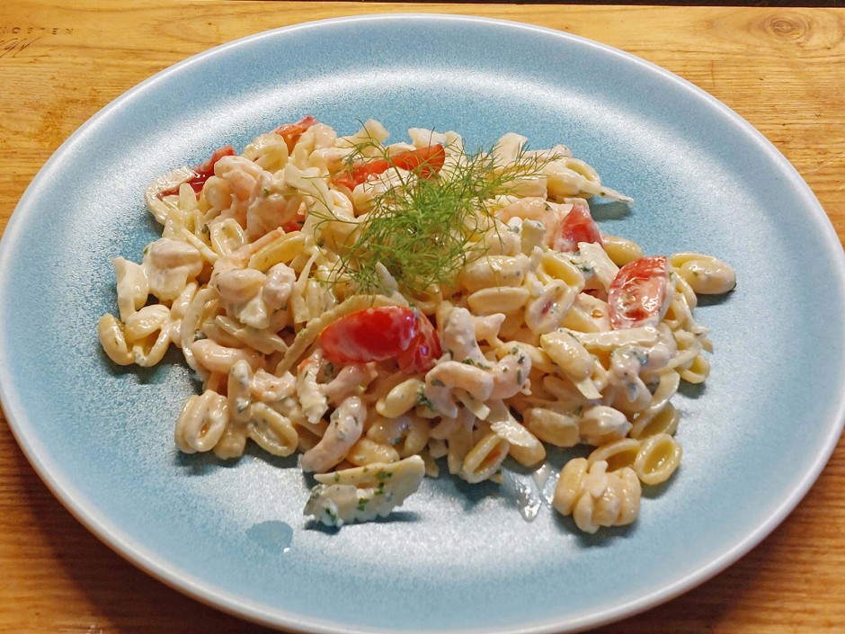 Nudelsalat mit Eismeergarnelen