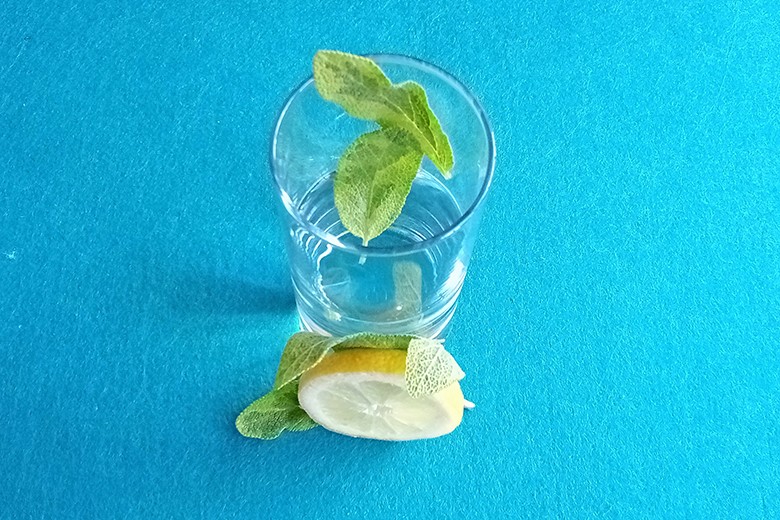 Goldsalbei-Zitronenwasser