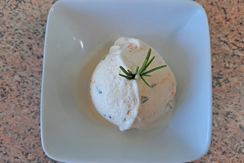 Orangen-Rosmarin-Eis