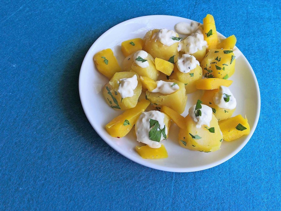 gelbe Karotten und Erdäpfel mit Knoblauchrahm