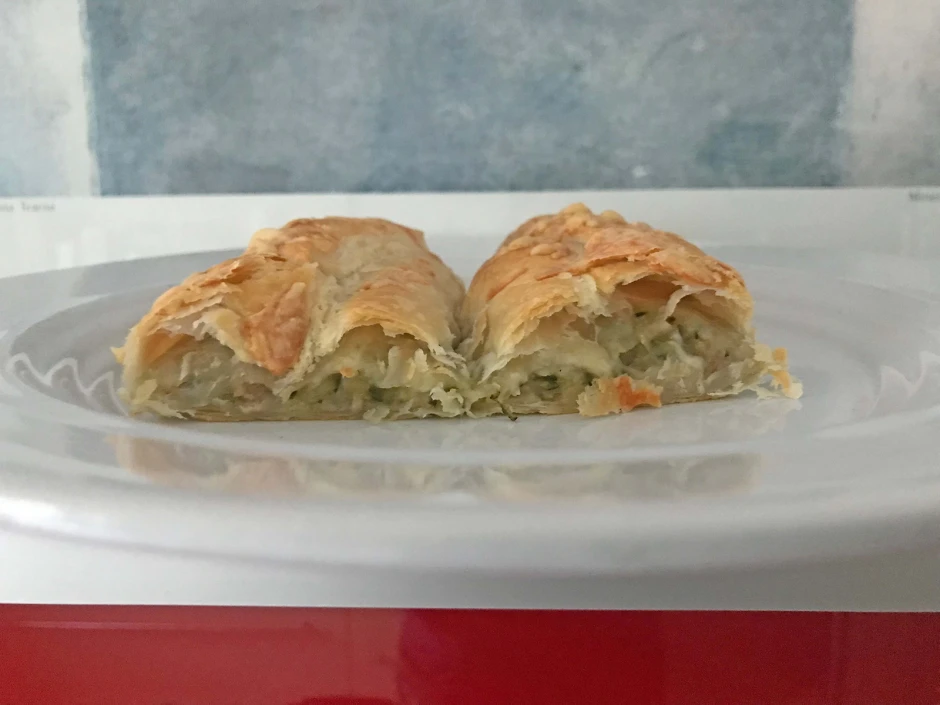 Bl&auml;tterteigstrudel mit Zucchini und Faschiertem