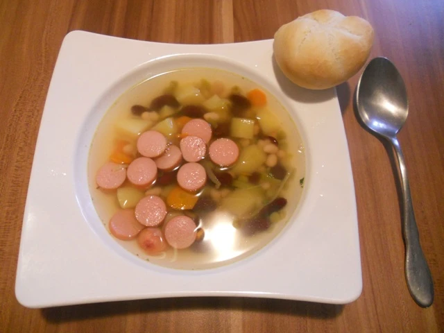 Gem&uuml;sesuppe mit Einlage