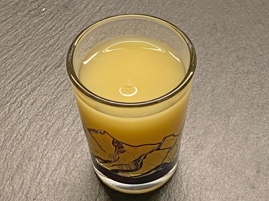 Apfel-Ingwer-Shot mit Zitrone