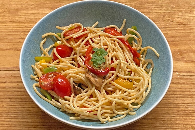 Bunter Spaghetti-Salat