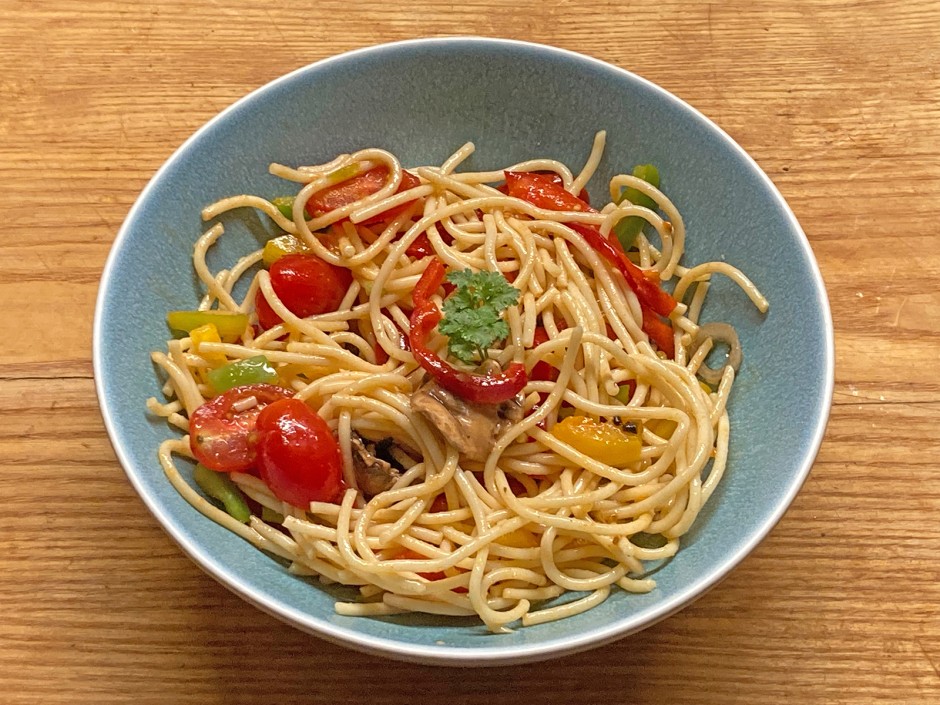 Bunter Spaghetti-Salat