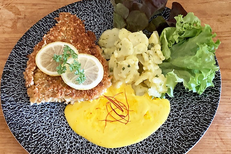 Seelachs in Cashew-Panko-Panade mit Safran-Hollandaise