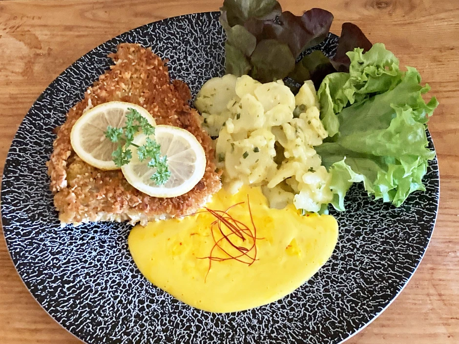 Seelachs in Cashew-Panko-Panade mit Safran-Hollandaise