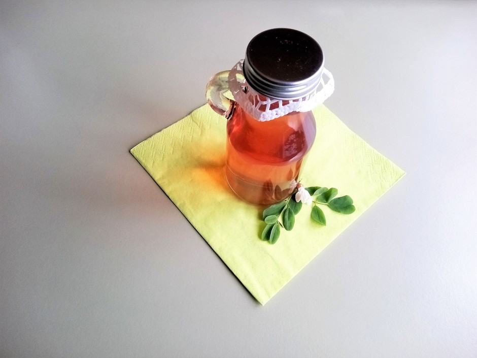 Robinienblütensirup mit Limette