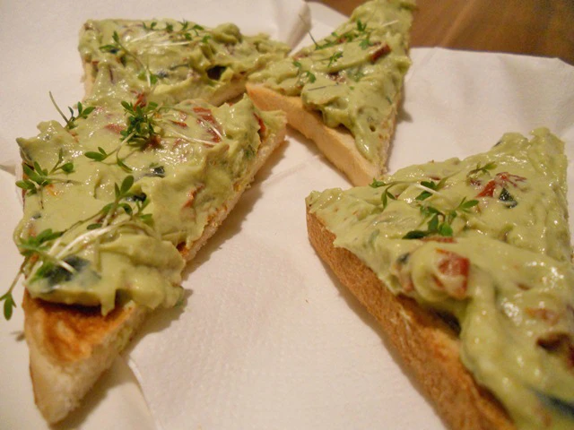 Avocadoaufstrich steirisch