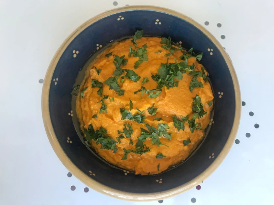 Hummus mit Karotten