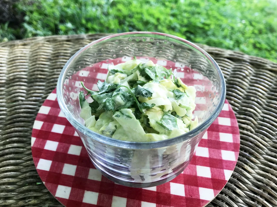 Salat mit frischem Koriander