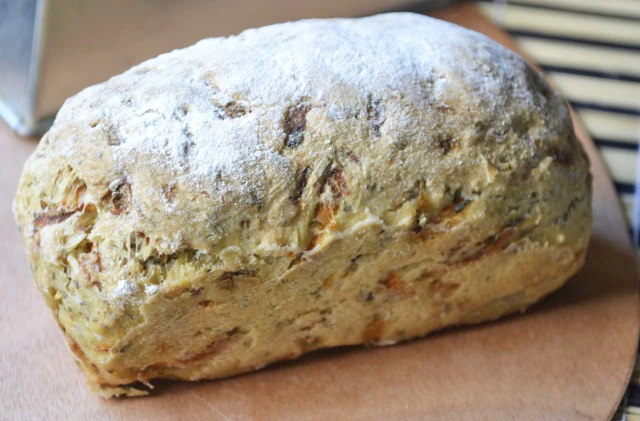 Nuss-Gem&uuml;se-Brot