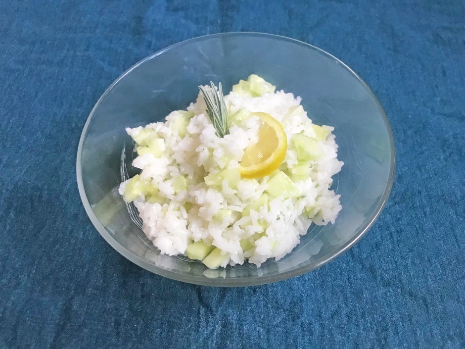 Reissalat mit Lavendel und Salatgurke