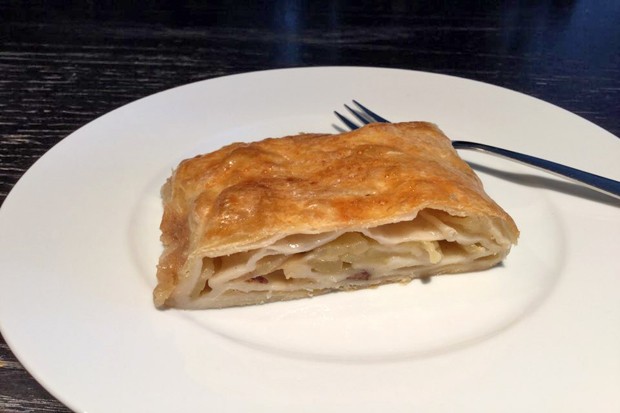 Ausgezogener Apfelstrudel