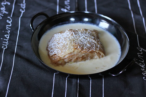 Ausgezogener Apfelstrudel