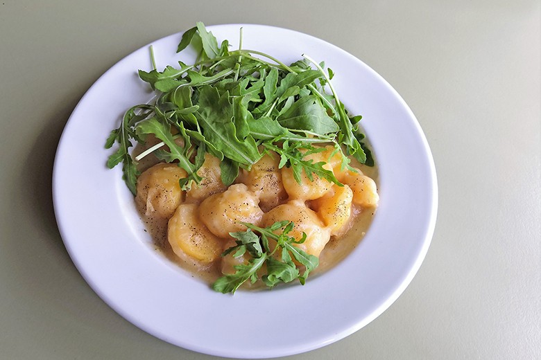 Saure Erdäpfel mit Rucola