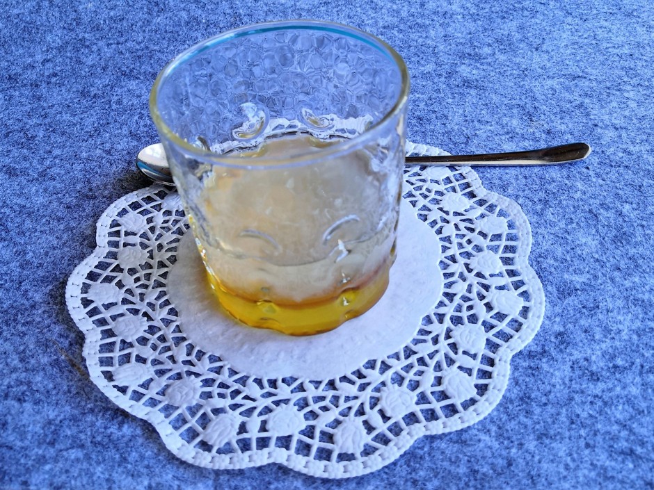 Whiskey-Shot mit Zitronenhonig