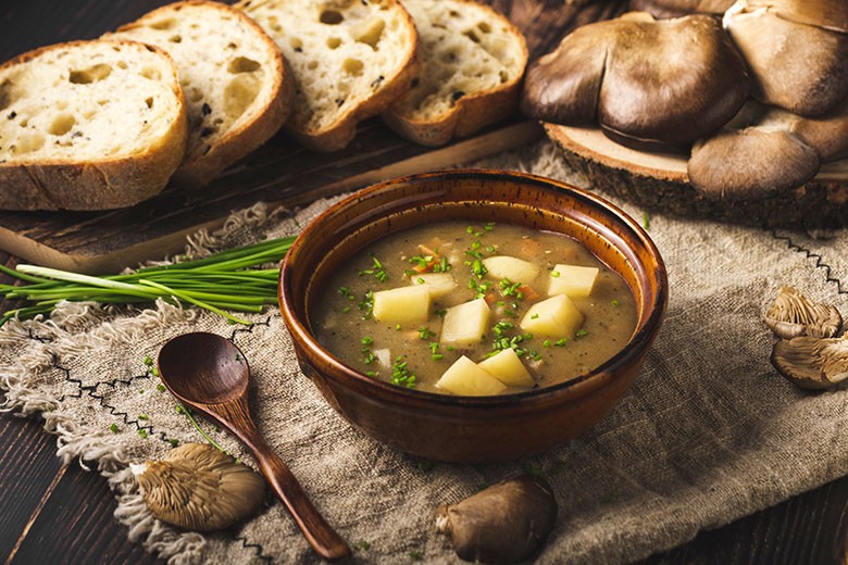 Erdäpfelcremesuppe mit Austernpilze