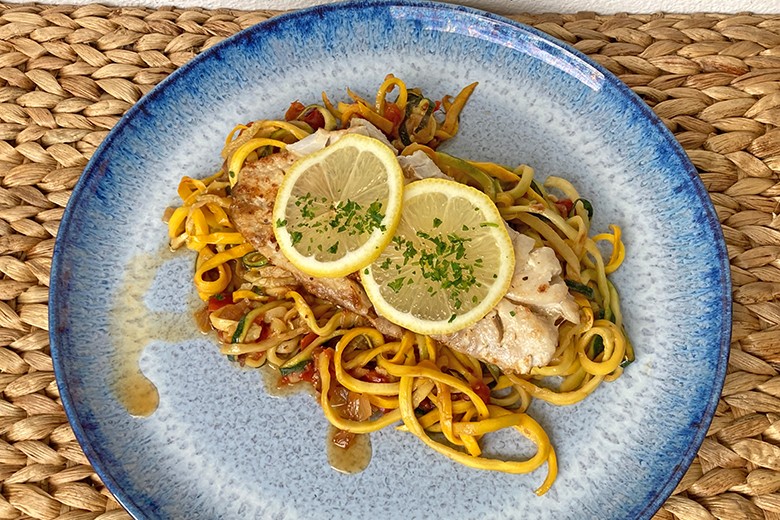 Fischfilet auf Zucchini-Spaghetti