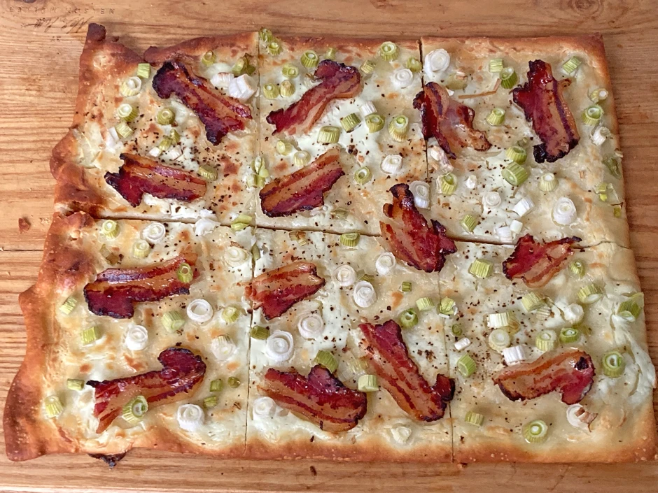 Flammkuchen mit Tiroler Speck