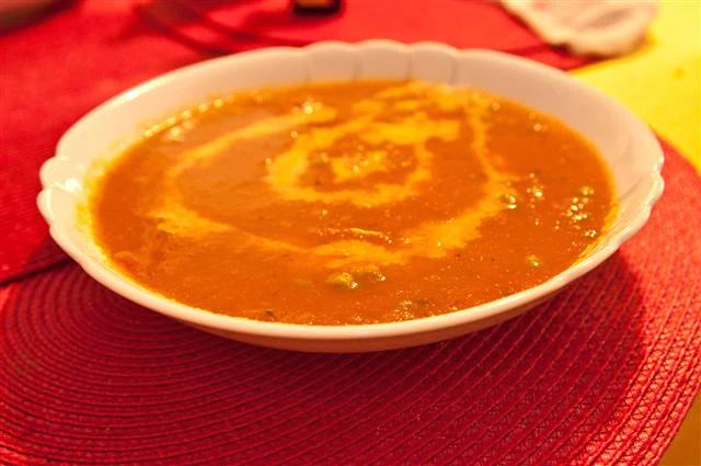 Tomaten-Gem&uuml;se-Currysuppe