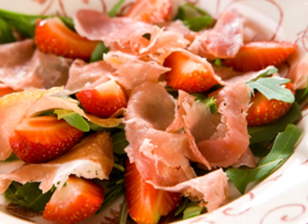 Schinken-Erdbeer-Salat