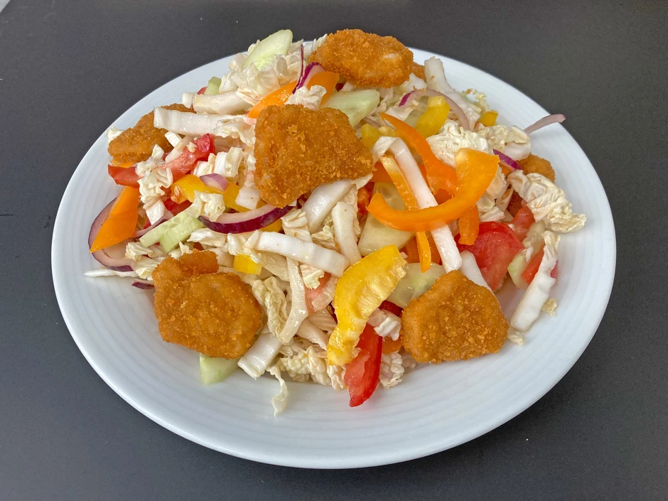 Chinakohlsalat mit Paprika und Huhn