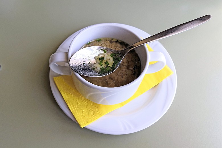 Buchstabensuppe mit Schnittlauch