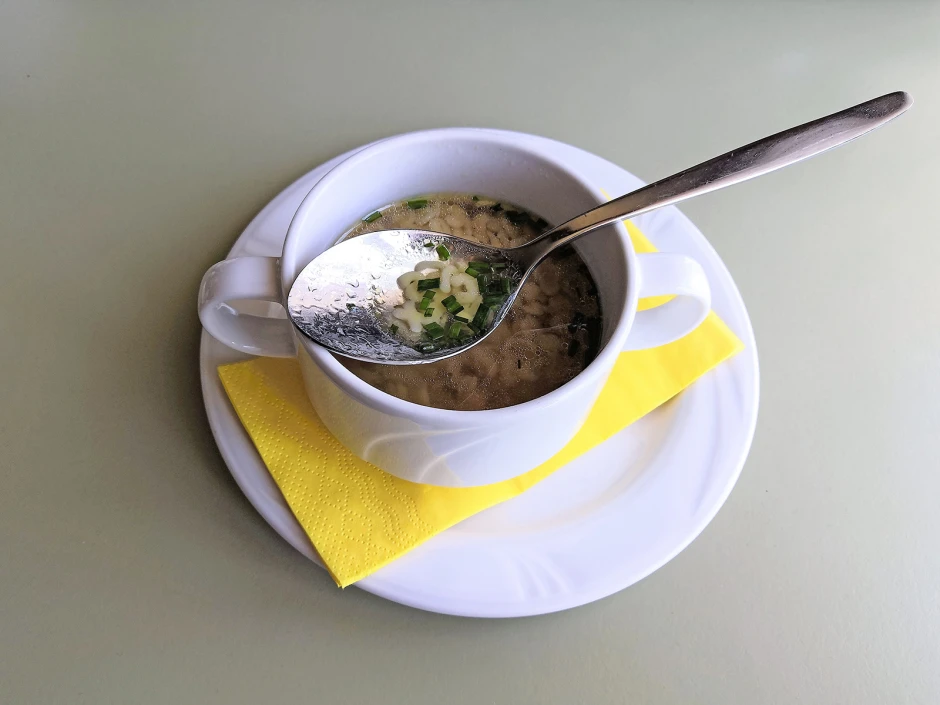 Buchstabensuppe mit Schnittlauch