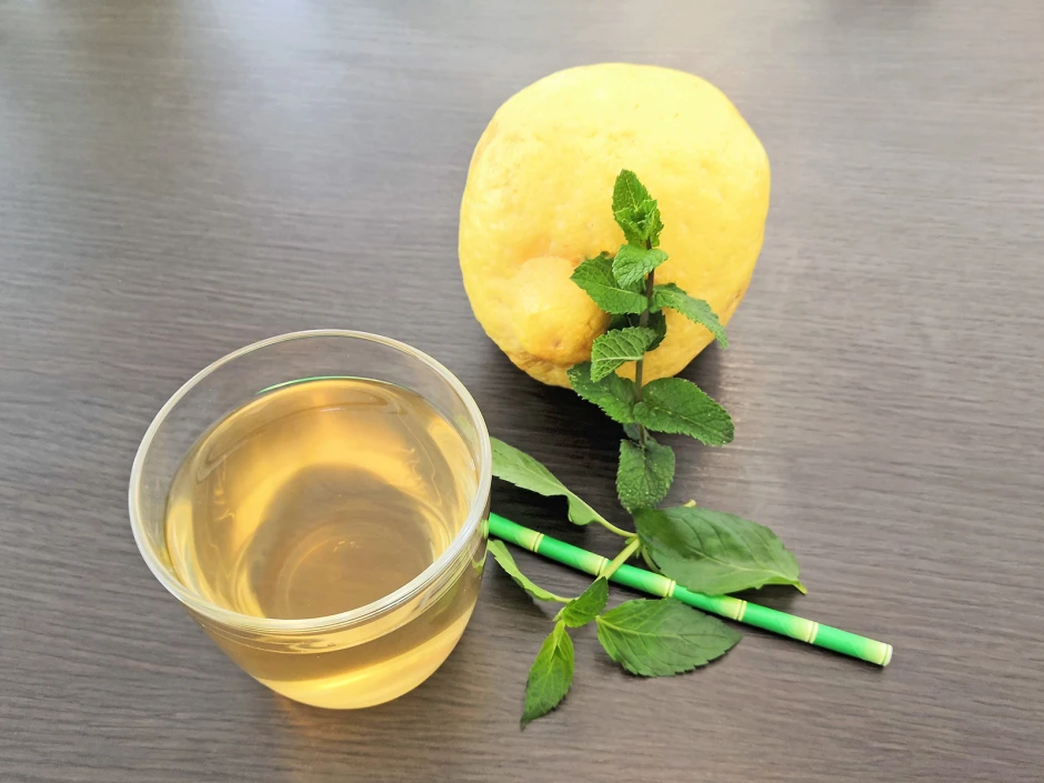 Kaiserzitronen-Minz-Weißwein